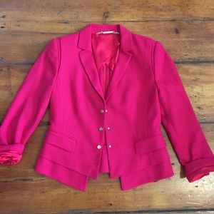 Elie Tahari raspberry 3/4 sleeve blazer